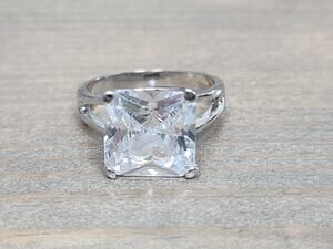 Cocktail Cubic Zirconia Square Baguette Ring Jewelry 18KGE Size 9